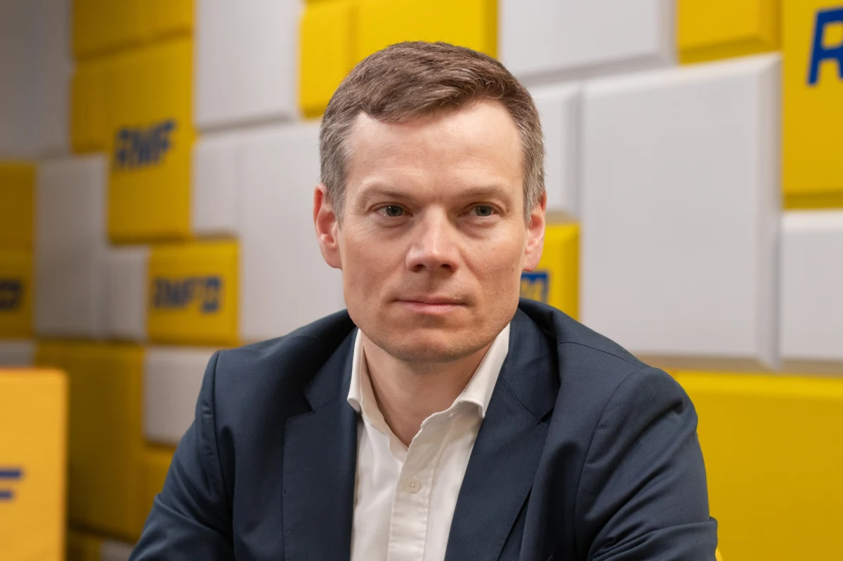 Banki muszą się nastawić na konieczność tworzenia rezerw na tzw. ryzyko prawne kredytów frankowych - podkreślił prof. Jacek Jastrzębski, przewodniczący Komisji Nadzoru Finansowego  w Popołudniowej rozmowie w RMF FM. Jego zdaniem sektor bankowy nie wykorzystał możliwości porozumienia się z kredytobiorcami, bo liczył na korzystniejsze dla siebie rozstrzygnięcie Trybunału Sprawiedliwości Unii Europejskiej.