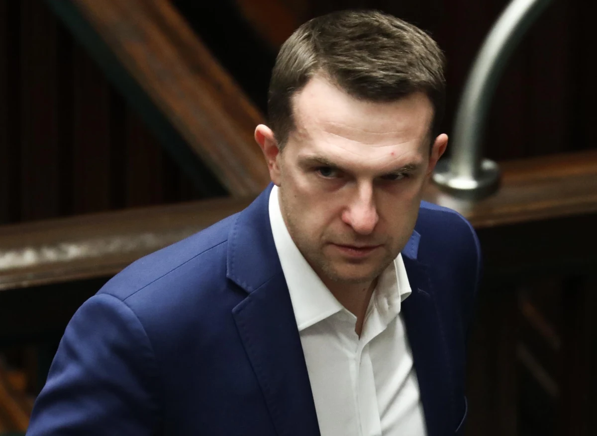 Poseł i szef Nowoczesnej Adam Szłapka potrącił samochodem rowerzystkę. Do wypadku doszło 24 kwietnia na Saskiej Kępie w Warszawie. Polityk zapowiedział, że zrzeknie się immunitetu poselskiego.