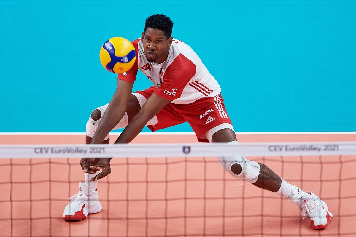 ​Polscy siatkarze pokonali w Orlen Arena w Płocku Argentynę 4:0 (25:22, 25:18, 25:18, 25:19) w meczu towarzyskim. Trenerzy przed meczem ustalili, że bez względu na wynik, zagrają cztery sety i wszystkie na swoją korzyść rozstrzygnęli gospodarze.