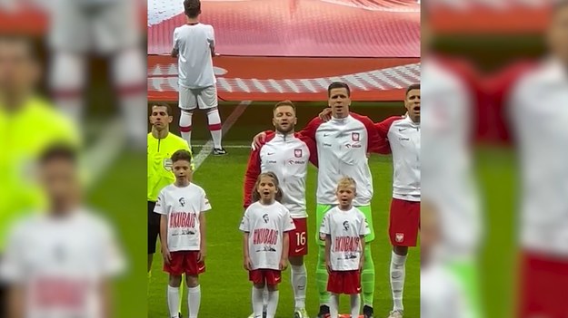 Mecz towarzyski Polski z Niemcami jest równocześnie pożegnaniem Jakuba Błaszczykowskiego z polską kadrą. Zobacz, jak wybrzmiał hymn reprezentacji Polski na Stadionie Narodowym. 