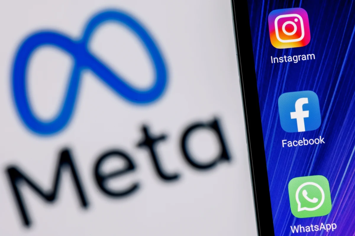 Firma Meta Platforms, właściciel Facebooka, Messengera, Instagrama i WhatsAppa, przyznała w piątek, że walczy z problemami technicznymi, które doprowadziły do awarii i uniemożliwiły użytkownikom korzystanie z tych serwisów i aplikacji.