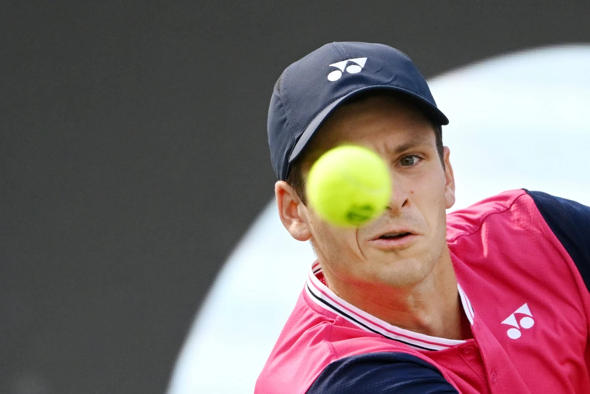 Hubert Hurkacz, rozstawiony z numerem 4., przegrał w półfinale turnieju ATP 250 na kortach trawiastych w Stuttgarcie z Niemcem Janem-Lennardem Struffem 6:3, 3:6, 3:6. Pojedynek trwał godzinę i 29 minut.