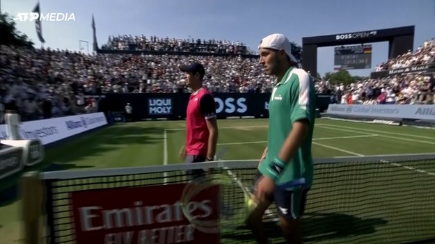 Hubert Hurkacz nie awansował do finału turnieju ATP w Stuttgarcie. Polak przegrał z Janem-Lennardem Struffem 6:3, 3:6, 3:6. Zobacz skrót meczu. 