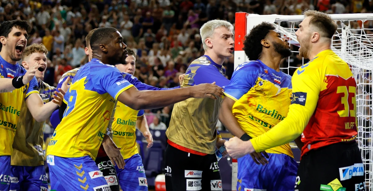 Wielki sukces szczypiornistów Barlinka Industrii Kielce! Mistrzowie Polski pokonali w półfinale Ligi Mistrzów francuskie Paris Saint-Germain 25:24 (16:14) i awansowali do finału rozgrywek. Ich rywalem w decydującym meczu będzie jutro niemiecki SC Magdeburg z Piotrem Chrapkowskim w składzie.