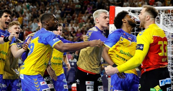 Wielki sukces szczypiornistów Barlinka Industrii Kielce! Mistrzowie Polski pokonali w półfinale Ligi Mistrzów francuskie Paris Saint-Germain 25:24 (16:14) i awansowali do finału rozgrywek. Ich rywalem w decydującym meczu będzie jutro niemiecki SC Magdeburg z Piotrem Chrapkowskim w składzie.