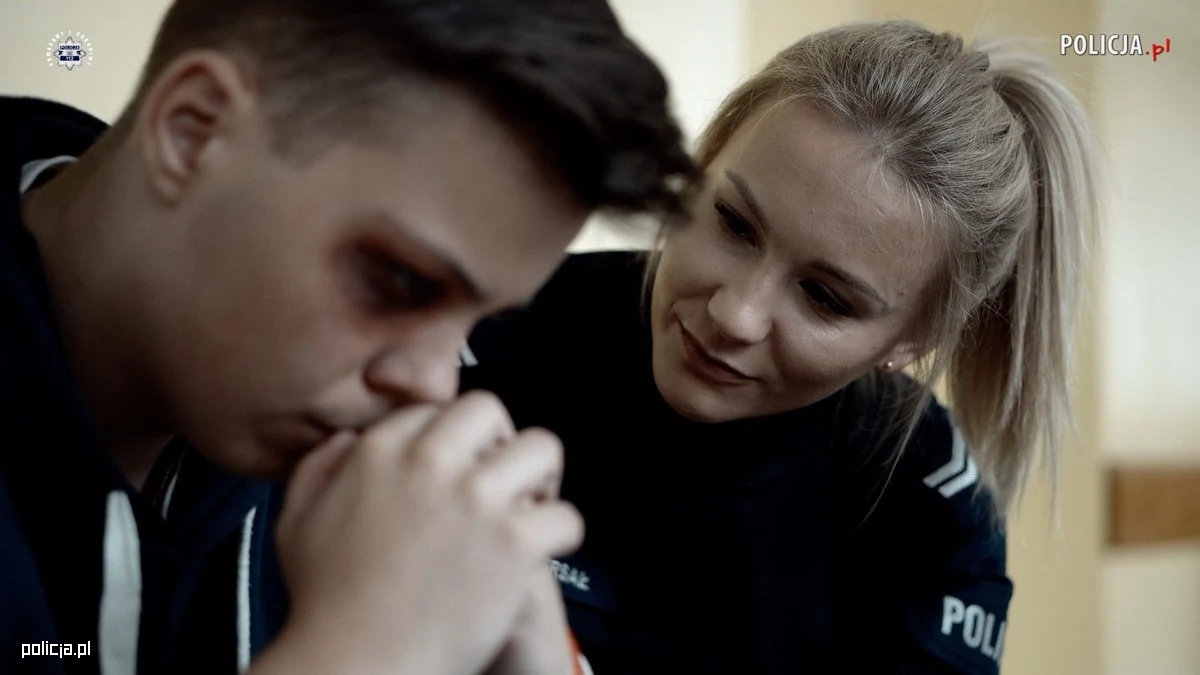 ​Krótki film o przeciwdziałaniu przemocy rówieśniczej przygotowali policjanci wspólnie z uczniami z LO im. Joachima Lelewela w Żelechowie (Mazowieckie). Od soboty produkcja jest dostępna na oficjalnych profilach w mediach społecznościowych policji.