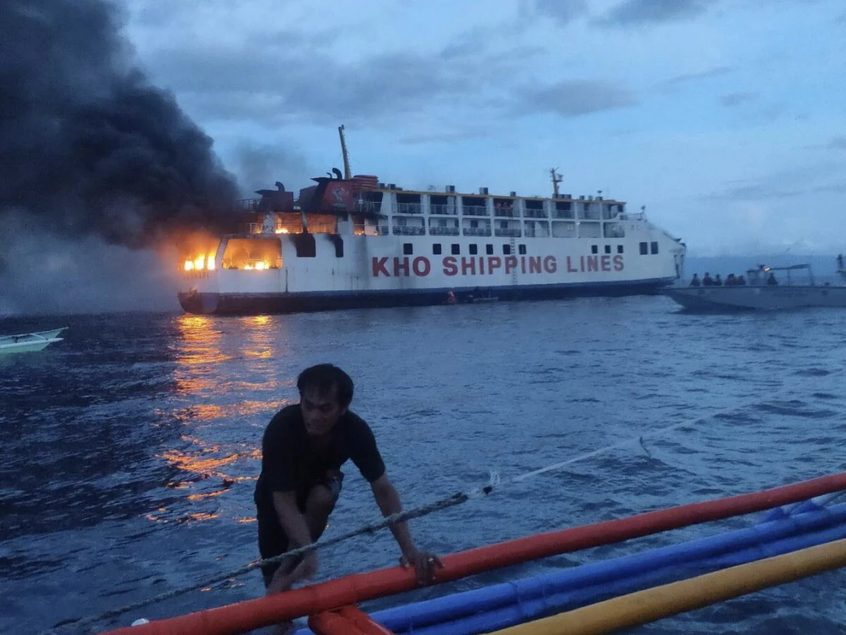 Statek MV Esperanza Star, który przewoził 120 pasażerów zapalił się w trakcie rejsu u wybrzeża wyspy Bohol na Filipinach. Straż wybrzeżna ewakuowała wszystkich pasażerów i załogę promu.

