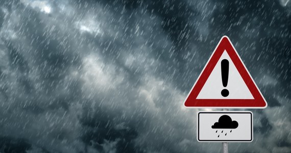 ​Instytut Meteorologii i Gospodarki Wodnej - Państwowy Instytut Badawczy wydał ostrzeżenie pierwszego stopnia przed burzami z gradem, które spodziewane są w niedzielę we wschodniej i południowej części województwa.