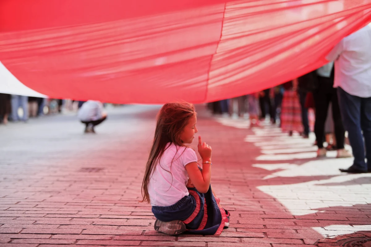 W strugach deszczu przeszedł w niedzielę ulicami Warszawy XVIII Narodowy Marsz dla Życia i Rodziny pod hasłem "Dzieci przyszłością Polski".