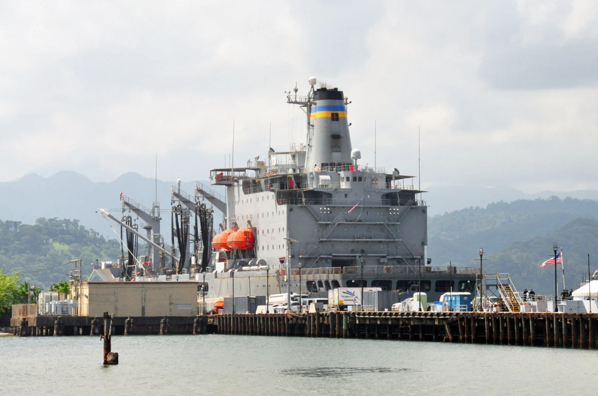 Amerykański tankowiec USNS Joshua Humphreys wpłynął w sobotę do gdyńskiego portu. Okręt Marynarki Wojennej Stanów Zjednoczonych cumuje przy Nabrzeżu Francuskim.