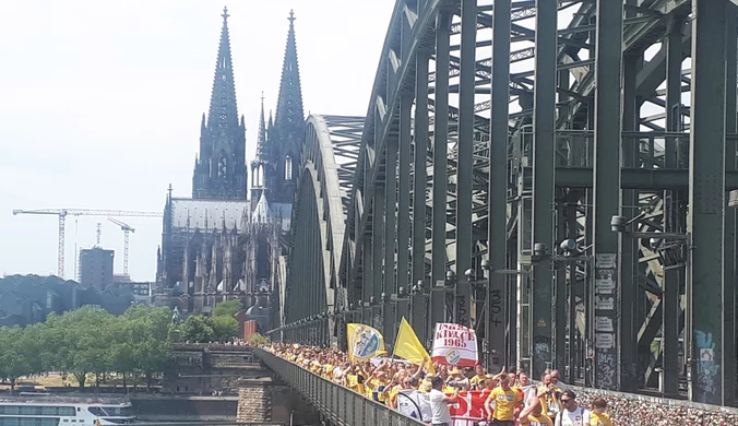 Polscy kibice zagłuszyli Kolonię. Niezwykły przemarsz przed finałem LM