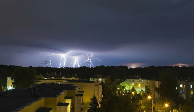 Szedł z tatą za rękę. Wtedy uderzył w nich piorun 