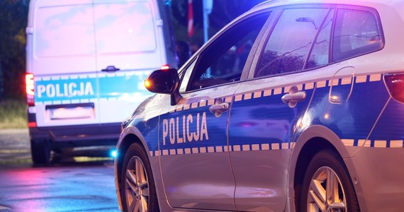 ​Policja zatrzymała dwóch mężczyzn podejrzanych o rozbój w salonie gier przy ul. Wielkopolskiej w Gdyni. Do przestępstwa doszło przed godziną 18 w sobotę.