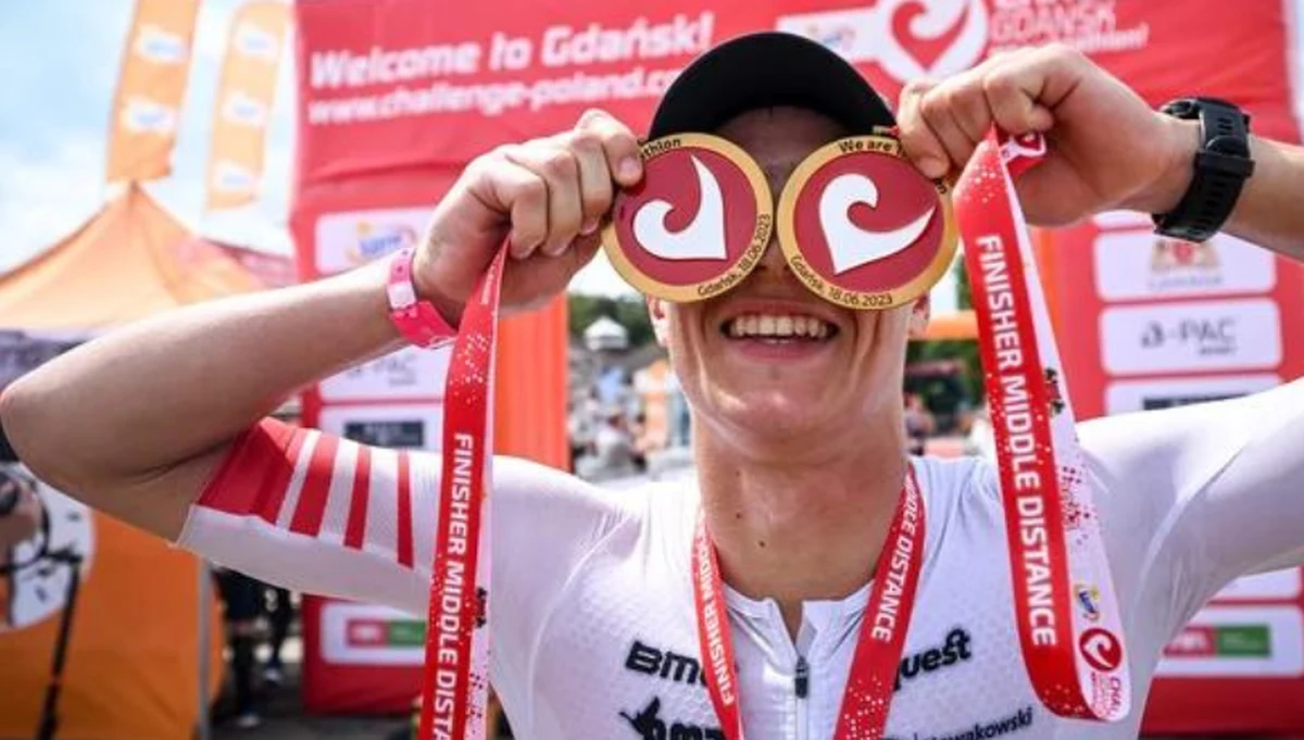 Kacper Stępniak - rekordzista Polski, w Gdańsku postawił kropkę nad „i”. Znów nie dał szans rywalom w kategorii Pro na dystansie średnim. A ta triathlonowa „średnia” to 2 km pływania, 90 km jazdy rowerem i 21,1 km biegu. 