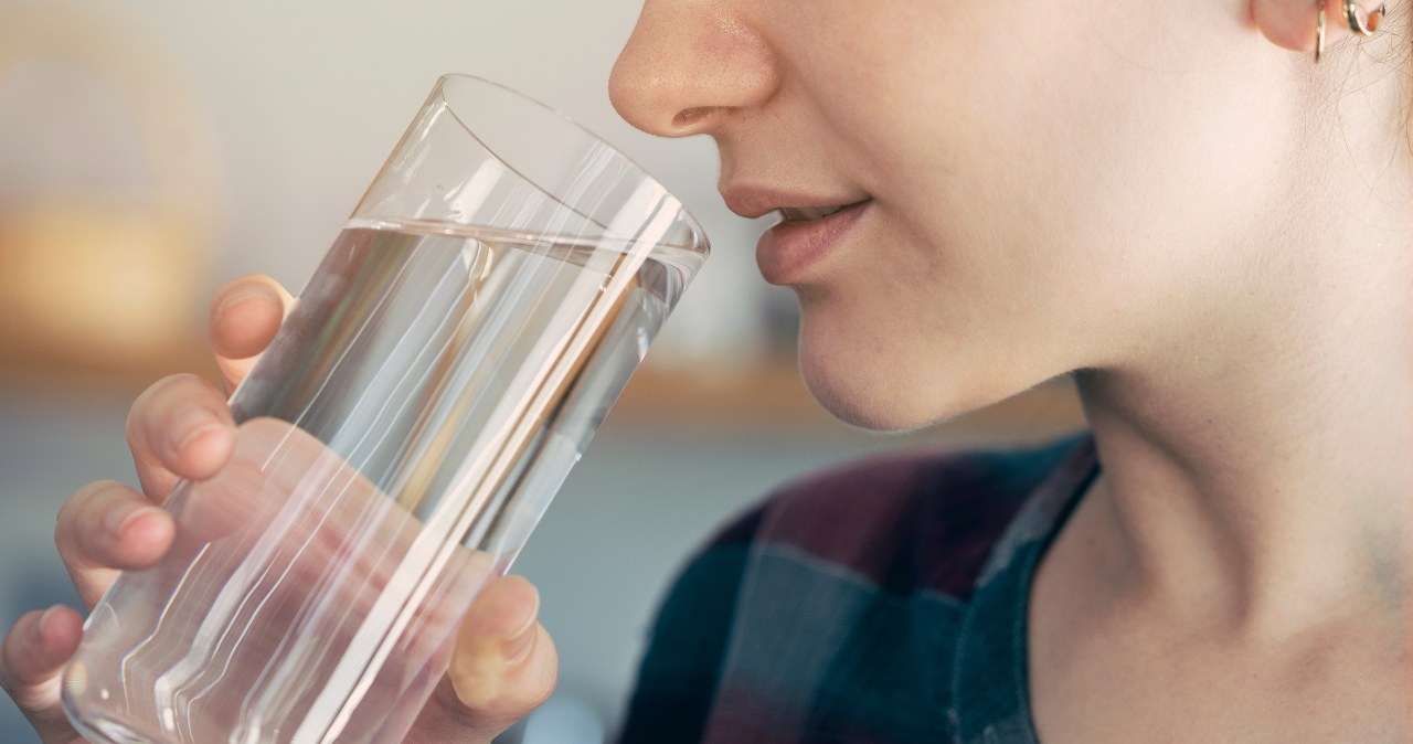 Nawodnienie organizmu to nie liczba szklanek. Liczy się coś zupełnie innego