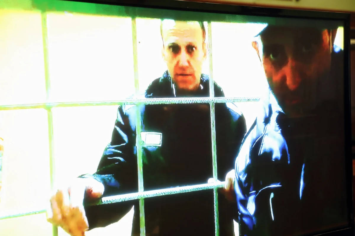 W kolonii karnej w obwodzie włodzimierskim rozpoczął się nowy proces wobec lidera opozycji antykremlowskiej Aleksieja Nawalnego. Władze zarzuciły mu "ekstremizm". Główny oponent Kremla, już odsiadujący dziewięcioletni wyrok, może zostać skazany na kolejną karę - nawet 30 lat więzienia.