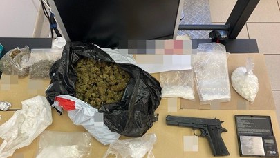 Policjanci przechwycili 8,5 tys. porcji narkotyków oraz broń 