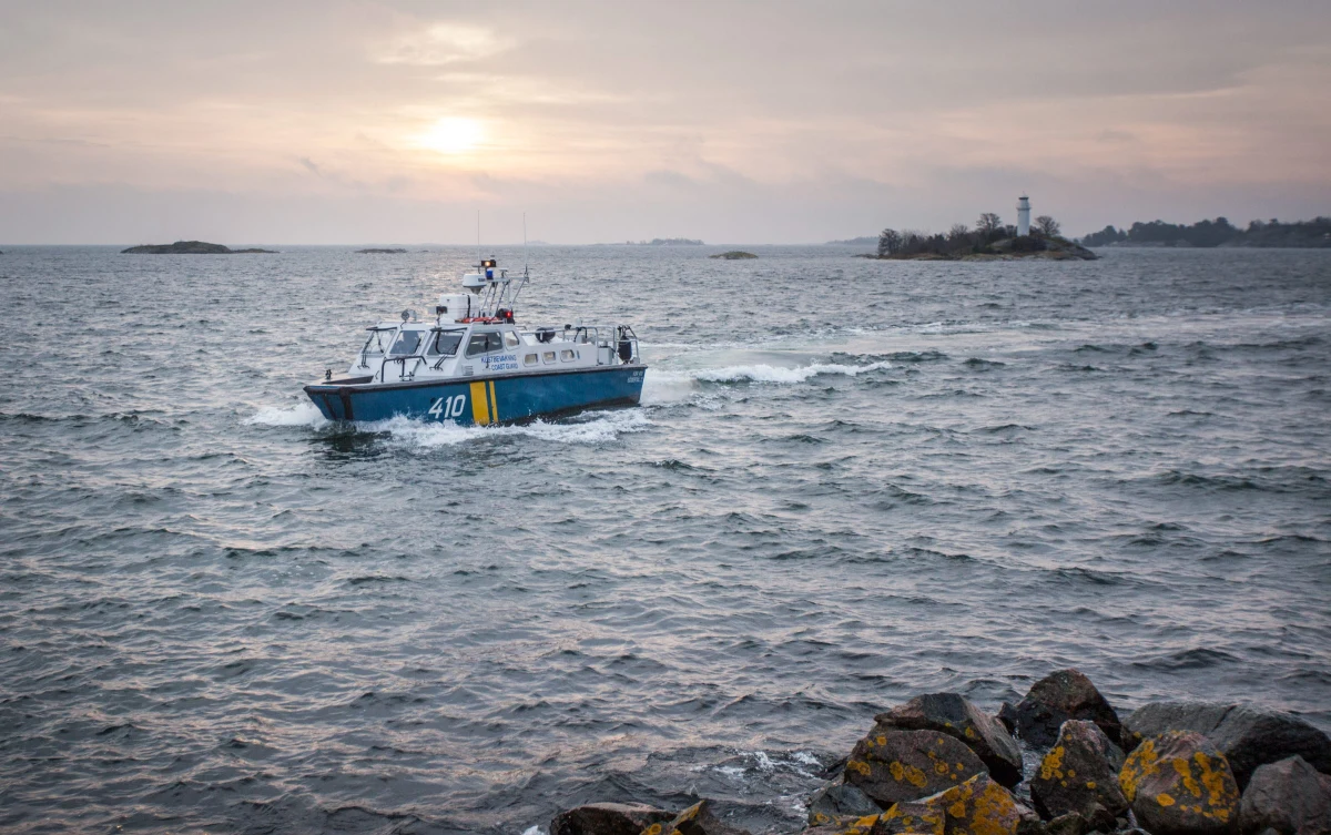Niewielki samolot sportowy rozbił się w wodach niedaleko Norrköping w Szwecji. Maszyna leciała z Polski. Na jej pokładzie były dwie osoby – obie zginęły.