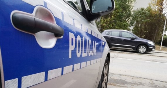 Ścigany listem gończym mężczyzna wpadł podczas kontroli drogowej. 47-latek został zatrzymany przez policjantów z Kołobrzegu. Prowadził auto mimo dożywotniego zakazu.