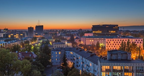 O milion złotych, czyli do 4,5 mln zł zwiększy się kwota zarezerwowana w tym roku na najpilniejsze naprawy i usprawnienia w lubelskich dzielnicach. Dodatkowe pieniądze mają też trafić od 2024 roku do dyspozycji Rad Dzielnic. To efekt spotkań z mieszkańcami.

