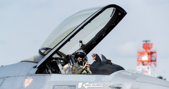 "Financial Times" opublikował wywiad z dyrektorem operacyjnym firmy Lockheed Martin - producenta samolotów F-16. Frank A. St. John przyznaje, że przedsiębiorstwo może nie tylko zająć się przeszkoleniem ukraińskich pilotów, ale nie wyklucza także budowy swojej bazy w Ukrainie.