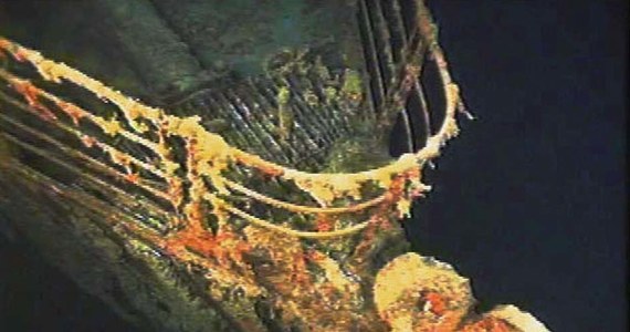 Na Oceanie Atlantyckim zaginęła łódź podwodna, która była w drodze do Titanica – podaje BBC. Trwa akcja poszukiwawcza. Łodzie podwodne są używane do przewożenia turystów na głębokość 3 810 metrów, by mogli oglądać wrak słynnego statku. Według bostońskiej straży przybrzeżnej na pokładzie łodzi było 5 osób. Informacje te potwierdza firma OceanGate, organizująca komercyjne ekspedycje w pobliże wraku. Jedną z osób, znajdujących się na pokładzie zaginionej łodzi, ma być brytyjski miliarder Hamish Harding.