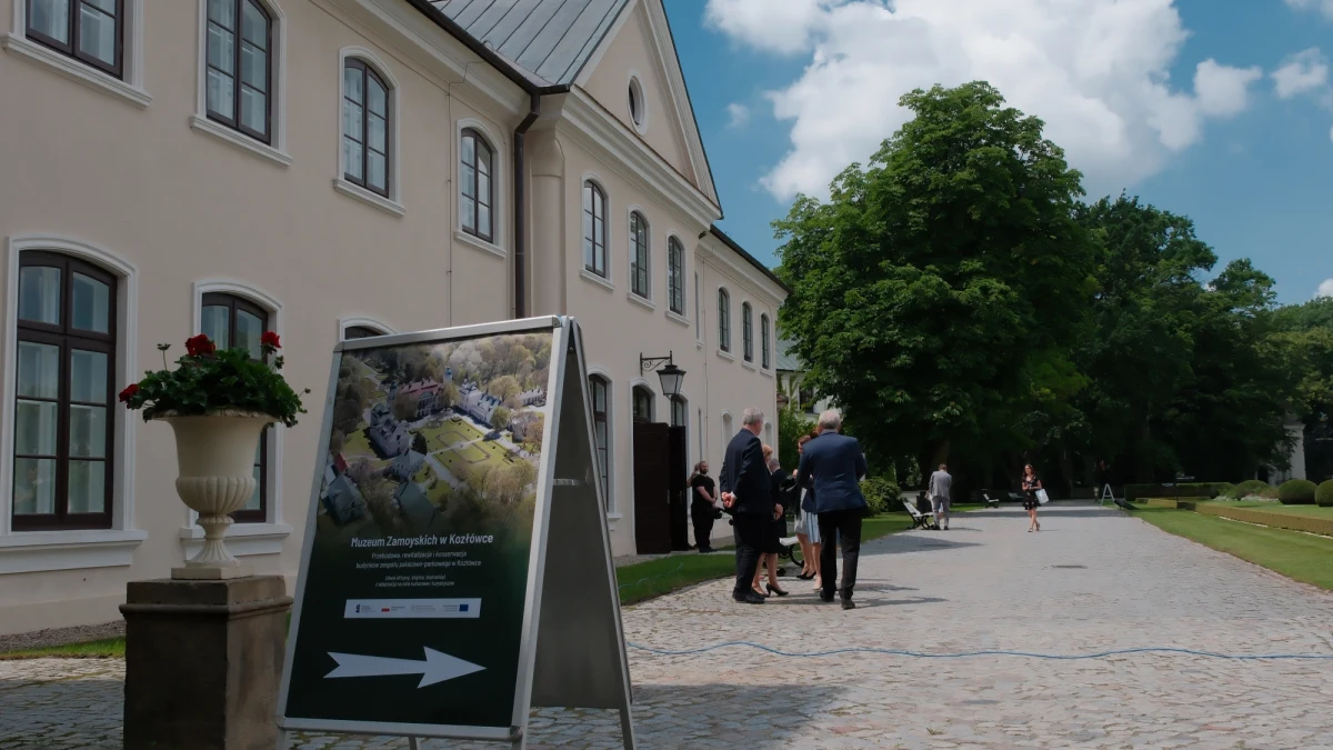 ​Zakończyła się rewitalizacja budynków zespołu pałacowo-parkowego w Kozłówce. Turyści będą mogli korzystać z całości obiektów. 