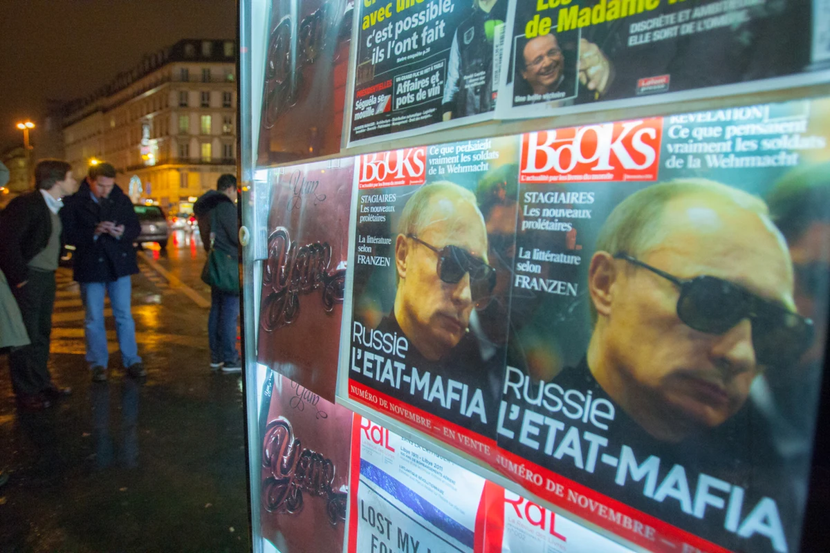 O ile wiemy, że w szeregach Grupy Wagnera na froncie w Ukrainie walczyli regularni kryminaliści werbowani w rosyjskich więzieniach, o tyle teraz okazuje się, że w działaniach zbrojnych biorą też udział przedstawiciele 10 ugrupowań kryminalnych Rosji. Rekrutowanie do regularnych wojsk rosyjskich, tamtejsze mafie uznają za zgodne ze swoim kodeksem honorowym. 