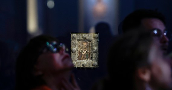 Najcenniejsze dzieła sztuki ewakuowane potajemnie z Kijowa, w tym liczące 1400 lat bizantyjskie ikony, będą prezentowane w Luwrze - poinformował portal france24.com.