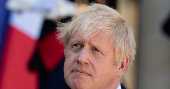​Brytyjska Izba Gmin zdecydowaną większością głosów poparła w poniedziałek późnym wieczorem raport komisji ds. przywilejów, który stwierdza, że były premier Boris Johnson składając wyjaśnienia w sprawie imprez na Downing Street w czasie restrykcji covidowych świadomie wprowadził w błąd parlament.