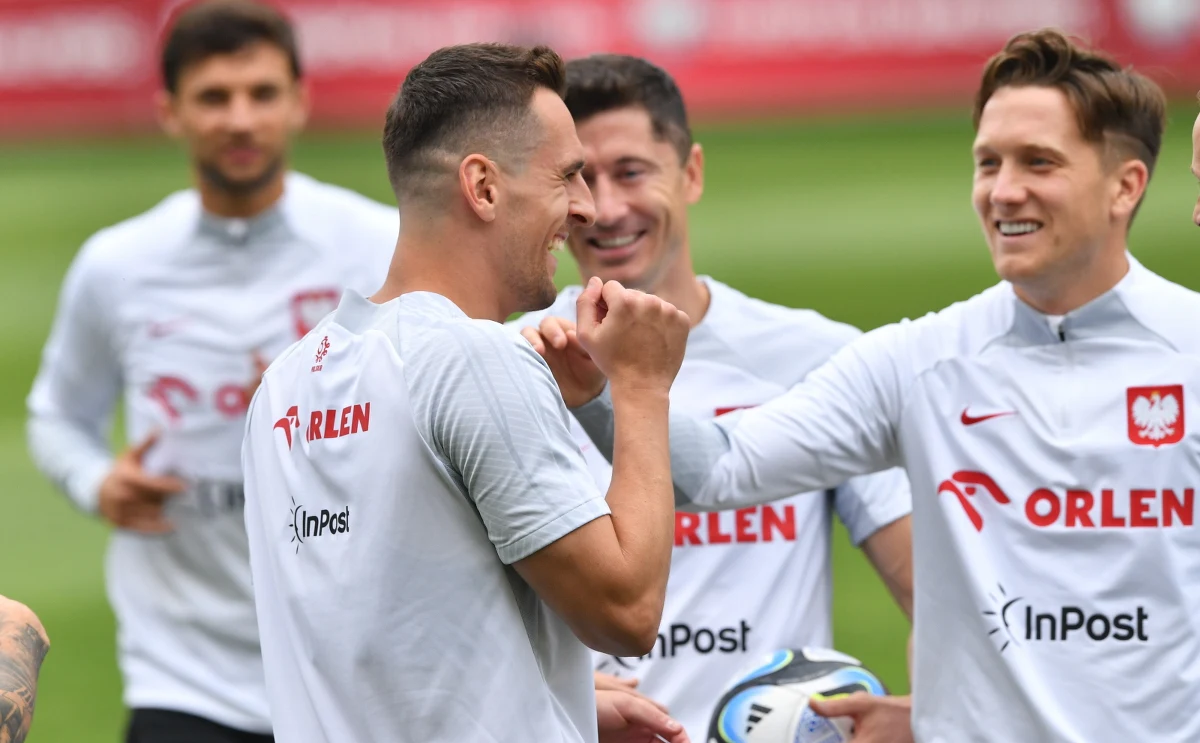 Piłkarska reprezentacja Polski wraca na eliminacyjną ścieżkę. Po towarzyskim triumfie 1:0 nad Niemcami, dziś o 20.45 w Kiszynowie podopieczni Fernando Santosa zagrają z Mołdawią w starciu o Euro 2024.