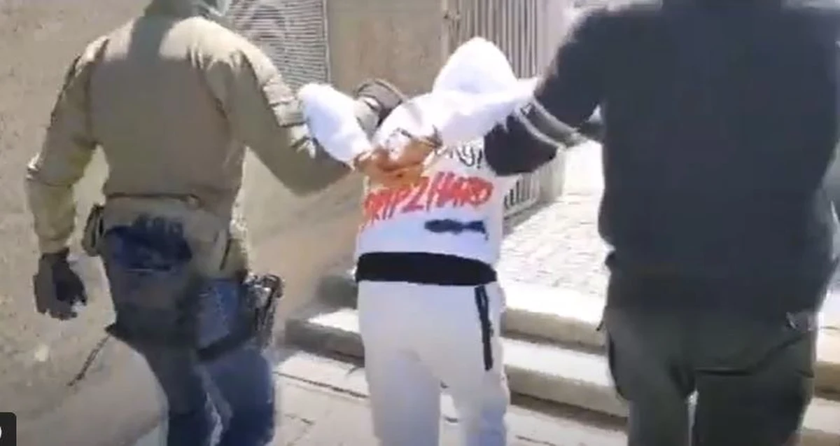 Zorganizowaną grupę przestępczą zajmującą się wyłudzaniem pieniędzy metodą „na wnuczka” rozbili policjanci z Opola. Według śledczych oszuści tylko od początku tego roku w ten sposób zdobyli 1,5 mln zł.  O kierowanie przestępczym procederem podejrzany jest 24-letni Jan Ł. 