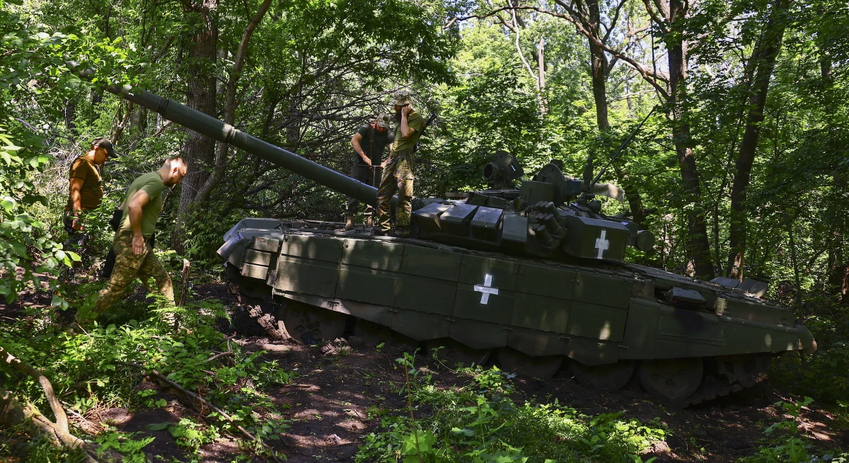 Ukraińskie władze wypłaciły w 2022 roku ponad 800 mln dolarów zachodnim dostawcom broni w ramach kontraktów, które zostały w całości lub częściowo niezrealizowane. O sprawie pisze amerykański dziennik "New York Times", powołując się na dokumenty ukraińskiego rządu.