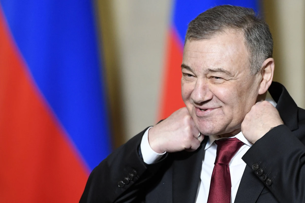 Blisko związani z Władimirem Putinem bracia Arkadij i Boris Rotenbergowie, należący do najbogatszych obywateli Rosji, skutecznie ukrywali drogie nieruchomości w krajach zachodniej Europy. Z jednej z nich, znajdującej się w Austrii, korzystała córka Putina Maria Woroncowa - ujawniły we wtorek portale OCCRP i Ważnyje Istorii.