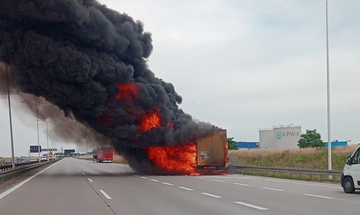 Spore utrudnienia i korki na autostradzie A4. Na odcinku między węzłami Wrocław Południe i Bielany Wrocławskie zapaliła się ciężarówka. 