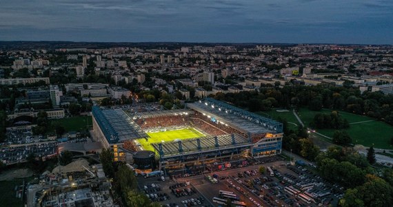 Już dziś o godzinie 20:30 na Stadionie Miejskim im. Henryka Reymana w Krakowie odbędzie się ceremonia otwarcia III Igrzysk Europejskich Kraków-Małopolska 2023. "Samych tancerzy mamy 1200, więc wydaje mi się, że to naprawdę będzie imponujące. Mamy oczywiście wspaniałych artystów, ale to co jest najważniejsze – mamy znicz, który będziemy zapalać i sportowców" – powiedziała w rozmowie z reporterem RMF FM Markiem Wiosło reżyserka wydarzenia Halina Przebinda. Kto wystąpi, czego możemy się spodziewać? Te informacje znajdziecie w naszym tekście.