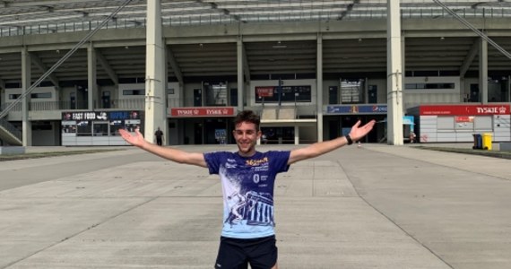 Tomasz Sobania, po pokonaniu 3600 km z Chorzowa do Maratonu i z powrotem, zakończył bieg w bramie Stadionu Śląskiego, gdzie w ramach Igrzysk Europejskich rozpoczęły się lekkoatletyczne drużynowe mistrzostwa Europy. „To było wyzwanie dla ciała i ducha” – powiedział na mecie.