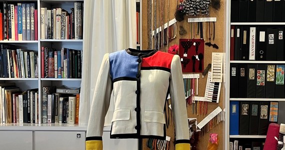 "Sławni paryscy projektanci mody regularnie inspirują się sztuką współczesną!" - tak francuskie media komentują głośną wystawę pt. "Formy" w Muzeum Yvesa Saint Lauranta, która przyciąga tłumy zwiedzających.
