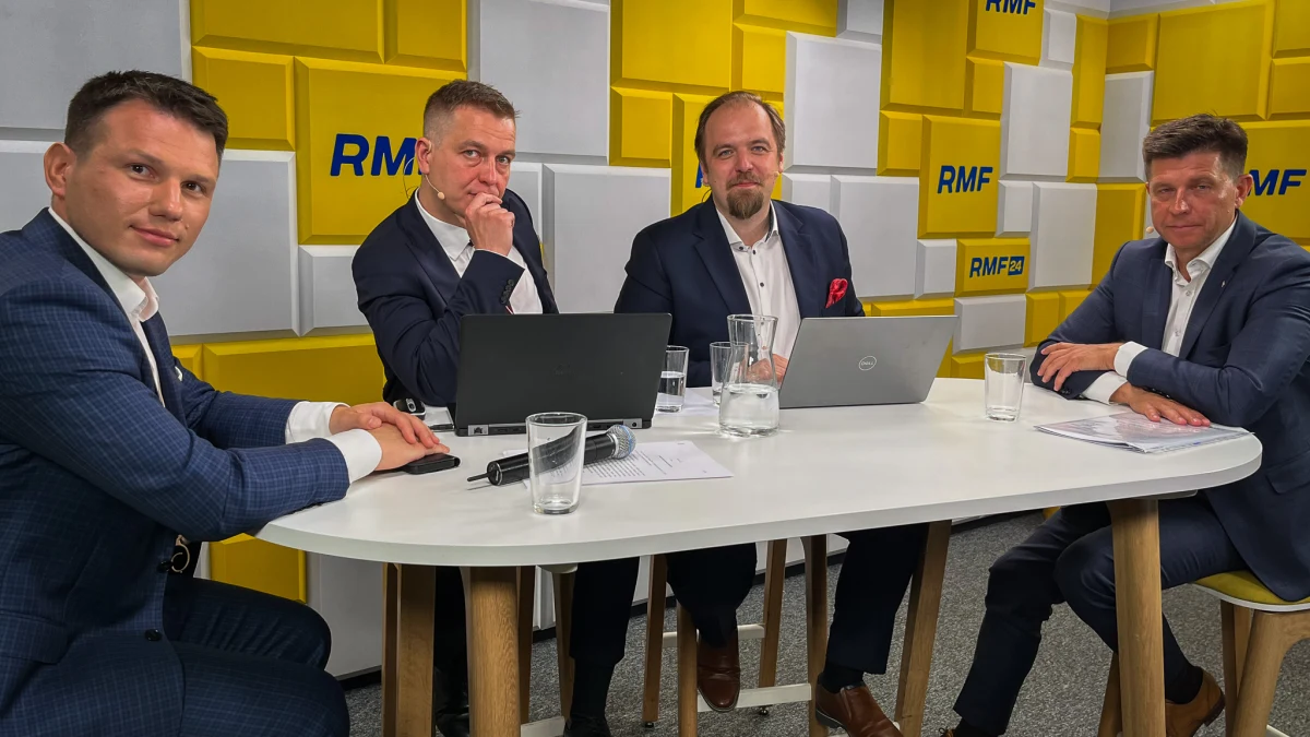 W finałowej części debaty pomiędzy Ryszardem Petru i Sławomirem Mentzenem obydwaj politycy odpowiadali na pytania słuchaczy RMF FM. Każdy z uczestników dyskusji miał 30 sekund na sformułowanie odpowiedzi dotyczących nierzadko skomplikowanych kwestii. Pytania przesyłaliście nam w komentarzach na Facebooku i mailem. Oto problemy, które najbardziej ciekawiły naszych słuchaczy i odpowiedzi, których udzielili goście radia RMF FM.