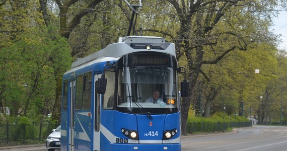 Dziś wieczorem na Stadionie Miejskim im. H. Reymana w Krakowie odbędzie się ceremonia otwarcia III Igrzysk Europejskich. W związku z tym linie tramwajowe 6 i 20 będą kursować dłużej, aż do północy. W kolejnych dniach także będą zmiany w funkcjonowaniu komunikacji.  