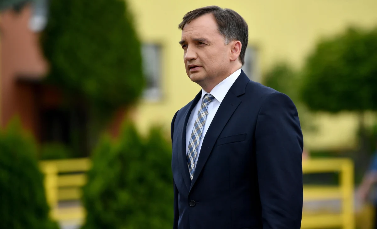 Minister sprawiedliwości Zbigniew Ziobro poinformował, że na jego polecenie dwóch prokuratorów z Wrocławia, prowadzących śledztwo w sprawie śmierci 27-letniej Anastazji, udało się we wtorek na wyspę Kos, gdzie Polka została zamordowana. Główny podejrzany w sprawie, 32-letni obywatel Bangladeszu, ma dziś usłyszeć zarzut zabójstwa.