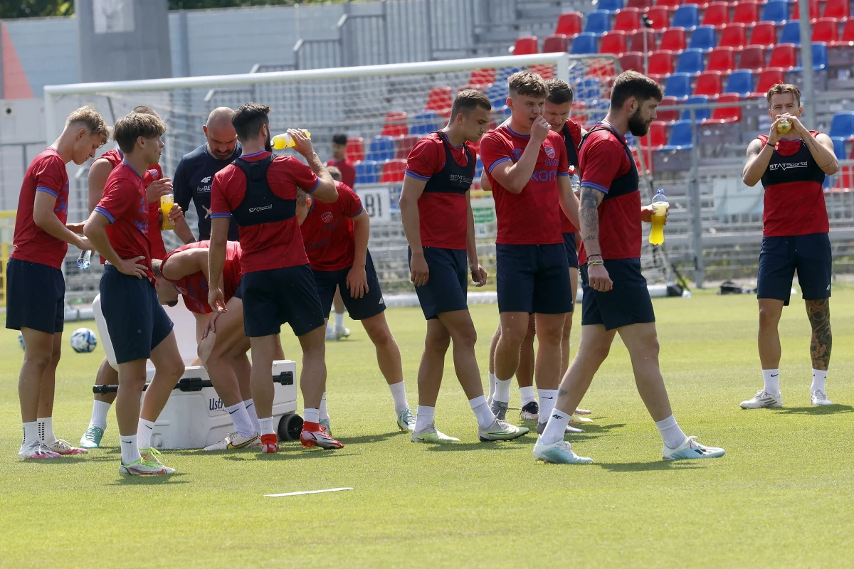 ​Zwycięzca dwumeczu Karabach Agdam (Azerbejdżan) - Lincoln Red Imps (Gibraltar) będzie potencjalnym rywalem Rakowa Częstochowa w 2. rundzie kwalifikacji piłkarskiej Ligi Mistrzów. Losowanie par 2. rundy odbyło się w środę w szwajcarskim Nyonie.