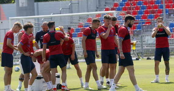 ​Zwycięzca dwumeczu Karabach Agdam (Azerbejdżan) - Lincoln Red Imps (Gibraltar) będzie potencjalnym rywalem Rakowa Częstochowa w 2. rundzie kwalifikacji piłkarskiej Ligi Mistrzów. Losowanie par 2. rundy odbyło się w środę w szwajcarskim Nyonie.