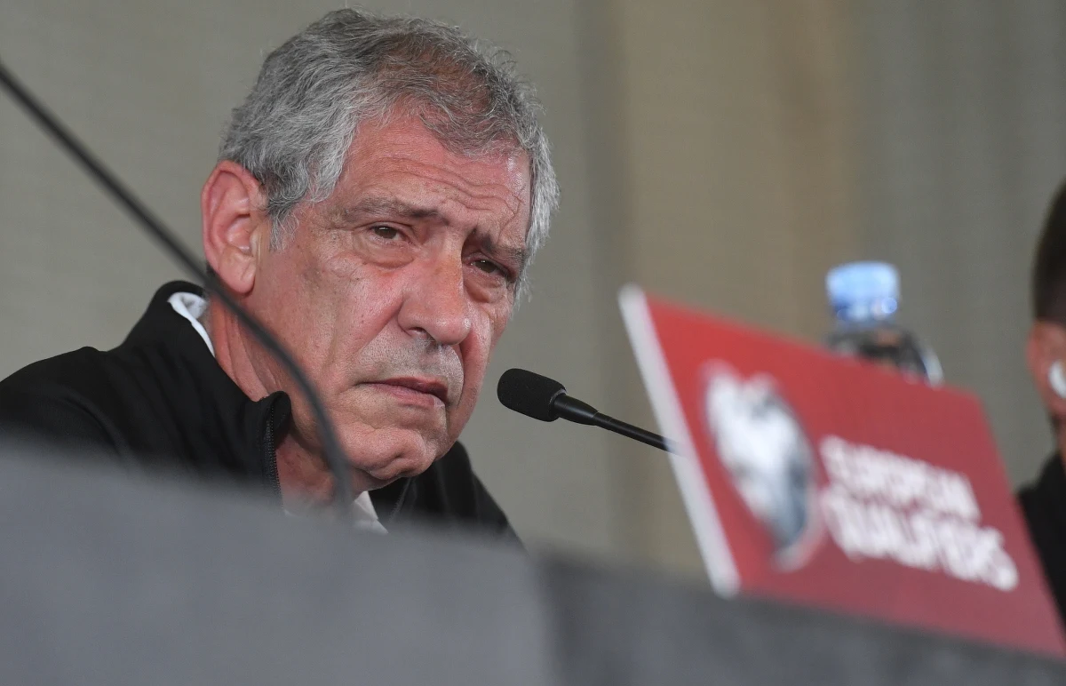 W siedzibie Polskiego Związku Piłki Nożnej odbyło się spotkanie prezesa Cezarego Kuleszy z selekcjonerem reprezentacji Polski Fernando Santosem. To pokłosie wtorkowej porażki kadry z Mołdawią 2:3 w meczu eliminacji mistrzostw Europy.