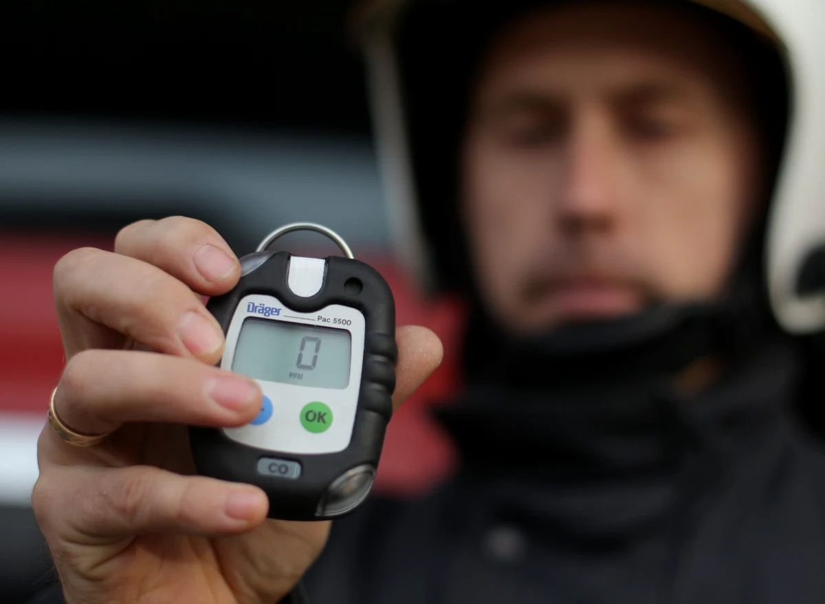 Strażacy informują o rekordowej w tym roku dziennej liczbie interwencji związanych z pojawieniem się w domach i mieszkaniach tlenku węgla, czyli czadu. We wtorek strażacy w całej Polsce wyjechali do 266 wezwań. Podtrutych zostało 14 osób. 