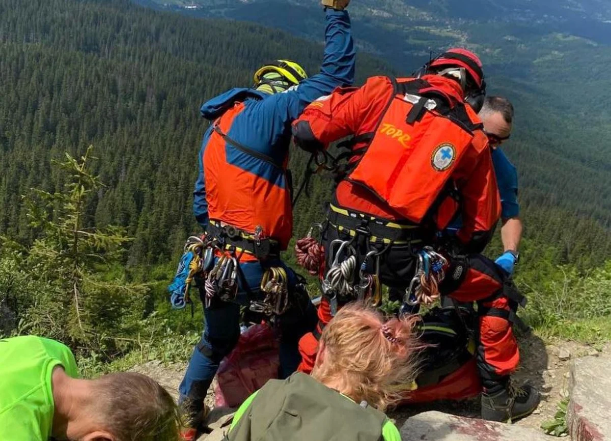 Dwukrotnie w ostatnich dniach ratownicy GOPR udzielali pomocy turystom w Beskidach, u których doszło do nagłego zatrzymania krążenia. Niestety, jedna z tych osób zmarła.