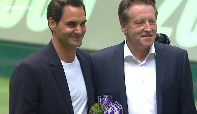 Federer z powrotem na trawie! Emerytowana gwiazda uhonorowana na Halle Open. WIDEO