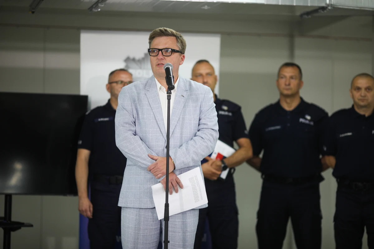 W miasteczku dla zagranicznych pracowników zatrudnionych przy budowie kompleksu Olefiny III w PKN Orlen w Płocku (woj. mazowieckie) stale obecni będą policjanci dbający o bezpieczeństwo obcokrajowców i okolicznych mieszkańców – zapewnił komendant mazowieckiej policji nadinsp. Waldemar Wołowiec.