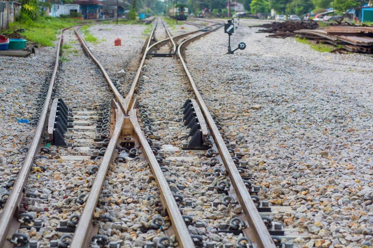 Wypadek na przejeździe kolejowym w miejscowości Straż nad Nysą w pobliżu Liberca. Pociąg pasażerski zderzył się z naczepą ciężarówki, która przewoziła koparkę. Składem podróżowało 65 osób, z których 21 zostało poszkodowanych. Nie potwierdziły się wstępne informacje o ciężko rannych.