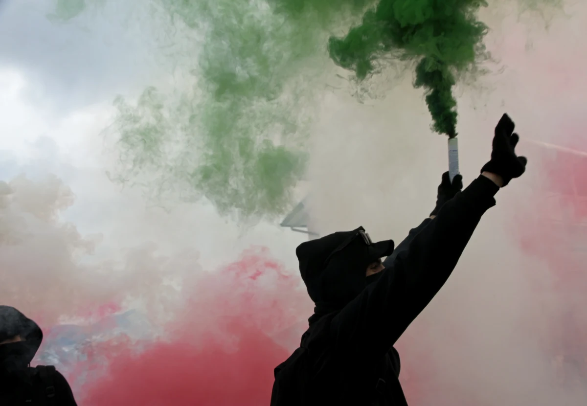 Do sądu trafiły dwa kolejne akty oskarżenia w śledztwie dotyczącym grupy o charakterze zbrojnym Torcida powiązanej z pseudokibicami Górnika Zabrze. 20 osób odpowie za 72 przestępstwa, m.in. wymuszenia rozbójnicze, brutalne pobicia i rozprowadzenia znacznej ilości środków odurzających i substancji psychotropowych.

